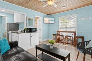 Parrot Beach Cottages Suite #4 - 5
