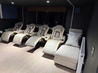 Luxury 6-Bed Home Near City Centre, Sleeps 12 plus- Cinema Room, Games Room, 5 Bathrooms & Driveway for Multiple Cars - 8