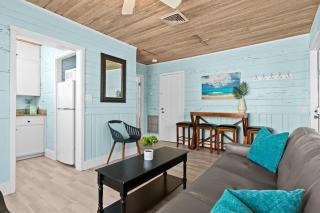 Parrot Beach Cottages Suite #3 - 6