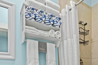 Parrot Beach Cottages Suite #1 - 4