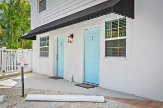 Parrot Beach Cottages Suite #1 - 2