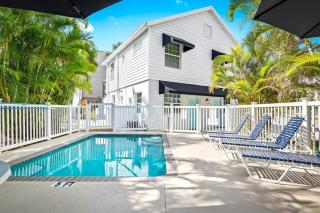 Parrot Beach Cottages Suite #1 - 1