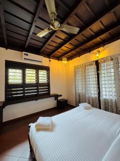 Oval Stay Aluva - Luxury Waterfront Villa - 8