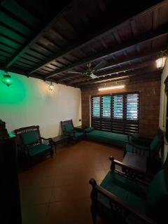 Oval Stay Aluva - Luxury Waterfront Villa - 2