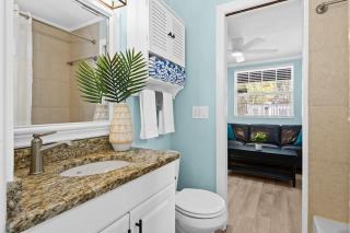 Parrot Beach Cottages Suite #2 - 3