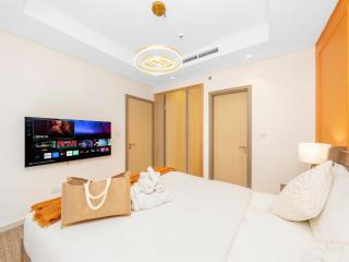 Stunning 1BR High Floor with Rooftop Infinity Pool - 3