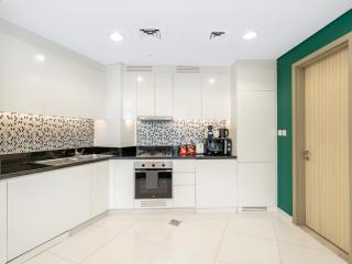 Stunning 1BR High Floor with Rooftop Infinity Pool - 5