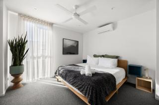 3BR Townhouse with Private Terrace & Double Garage - 4