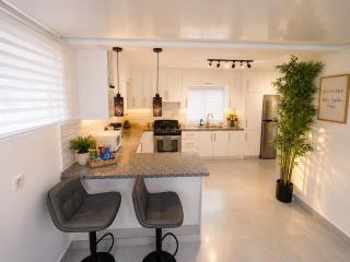 Tropical Urban Oasis - 6