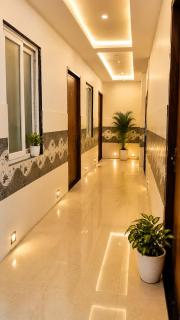 Premium Radhe Dham Hotel & Restaurant - Fully AC - Only 5 Min Drive to Prem Mandir, Newly Build - 3