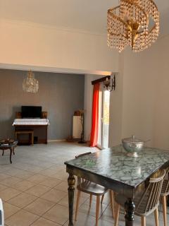 Vintage Apartment at the Port of Chios - 2