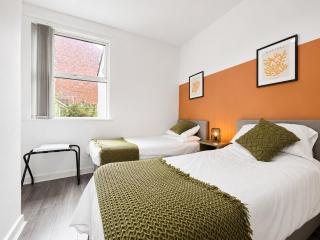 Cosy house near Anfield Stadium - 4