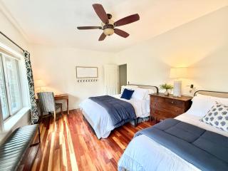 Davis Avenue Luxury Lodge - 8