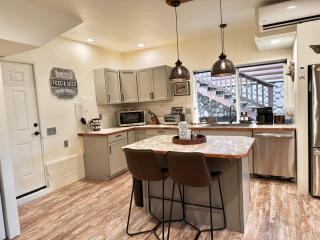 Davis Avenue Luxury Lodge - 6
