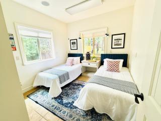 Davis Avenue Luxury Lodge - 2