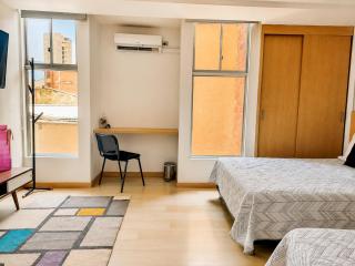 Medellin- La 70, close to everything, Laureles retreat - 4