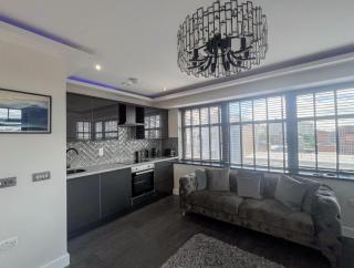 City Centre Luxury 2 Bed Apartment - 4