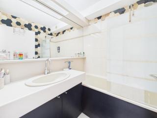 1-Bedroom Apartment in Port-Guillaume - 6