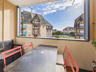 1-Bedroom Apartment in Port-Guillaume - 2