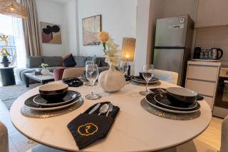 Modern 1BR with Balcony in Waters Edge Yas Island - 7
