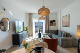 Modern 1BR with Balcony in Waters Edge Yas Island - 6
