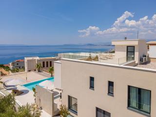 Exclusive brand new villa with heated pool overlooking Split & sea - 8