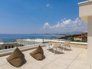 Exclusive brand new villa with heated pool overlooking Split & sea - 5