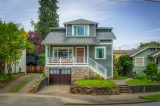 Modern Green Lake Home AC, Parking, NearUW&PikePlace - 0