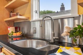 Modern Green Lake Home AC, Parking, NearUW&PikePlace - 8