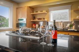 Modern Green Lake Home AC, Parking, NearUW&PikePlace - 7