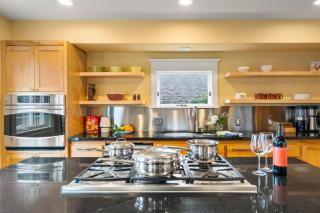 Modern Green Lake Home AC, Parking, NearUW&PikePlace - 3