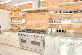Spacious Oasis - Parking, Private Patio & Roofdeck - 6
