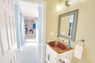 Spacious Oasis - Parking, Private Patio & Roofdeck - 5