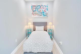Spacious Oasis - Parking, Private Patio & Roofdeck - 4
