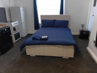 Studio Sleeps 2 with Parking - 7