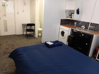 Studio Sleeps 2 with Parking - 5