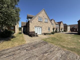 Silversands House - The Bay Filey, sleeps 8-10, 2 dogs welcome - 0