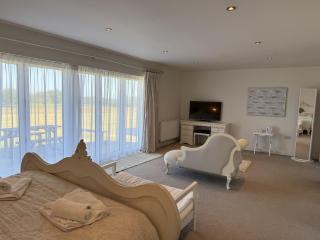 Silversands House - The Bay Filey, sleeps 8-10, 2 dogs welcome - 3