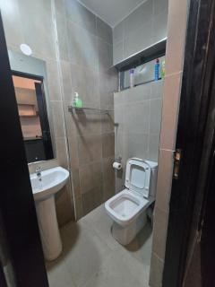 Airport Proximity Stay With Lift, Pool & Balcony - 9