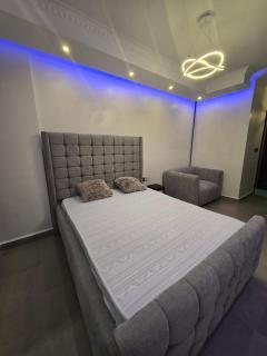 Airport Proximity Stay With Lift, Pool & Balcony - 3