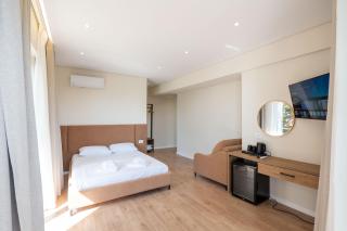 Serenity Luxury Suites - 2
