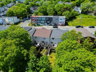 The Crossing 3BR Downtown Home Free Parking - 1