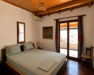 Trizonia Seaview Retreat - 1