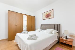 Apartments with parking space Trogir - 27140 - 1