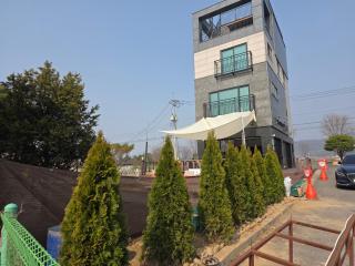 Stunning Riverside Hideout Just 5M from Everland - 4