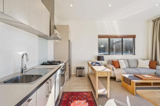 Brookside Retreat - Modern 2 Bedroom Apartment - 4