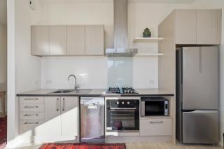 Brookside Retreat - Modern 2 Bedroom Apartment - 3