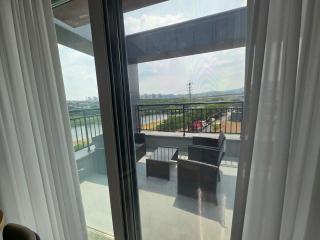 Stunning Riverside Hideout Just 5M from Everland - 6