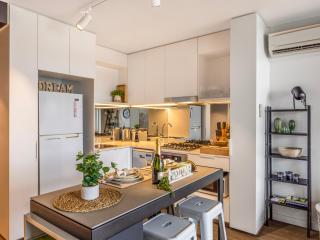 Modern Homely 2BR APT w Parking Bowen Hills - 4