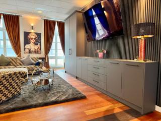 Luxus-Loft Oldenburg mit Sauna, freistehende Badewanne, Balkon, Stellplatz - 1